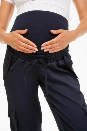 Satynowe spodnie cargo ciążowe – granatowe
