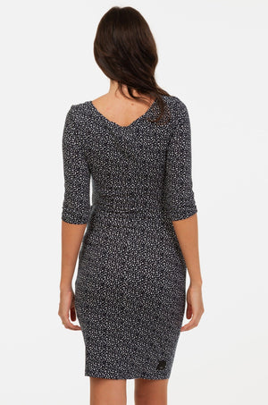 Sukienka ciążowa z marszczeniami po bokach i wzorem