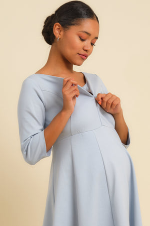 Wieczorowa sukienka ciążowa i do karmienia – jasnoniebieska