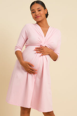 Bawełniana jasnoróżowa sukienka ciążowa z wiązaniem