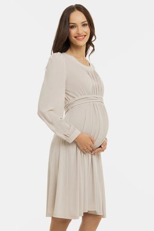 Elegancka sukienka ciążowa z marszczeniami - beżowa