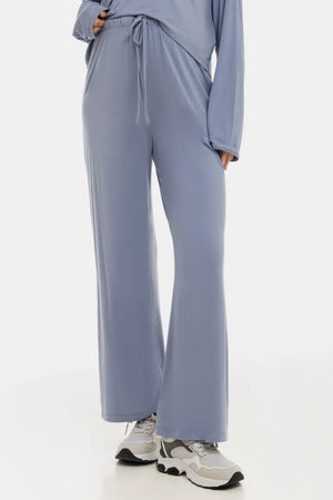 Miękkie ciążowe spodnie z modalu, rozszerzane – pastelowy niebieski