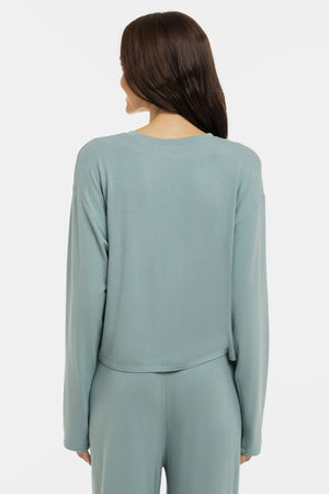 Miękki crop top ciążowy z długim rękawem z modalu – szałwia