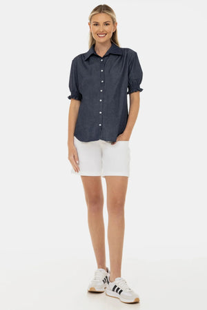 Białe jeansowe krótkie spodnie ciążowe