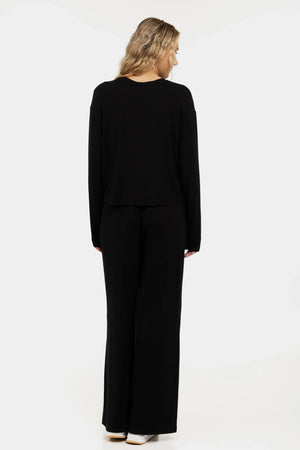 Miękki crop top ciążowy z długim rękawem z modalu – czarny