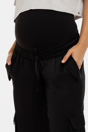 Satynowe spodnie cargo ciążowe – czarne