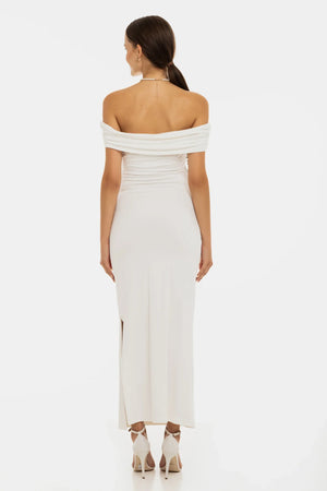 Długa suknia ślubna z marszczeniami – ecru