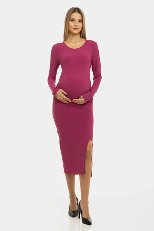 Długa sukienka ciążowa z rozcięciem – w kolorze malinowym