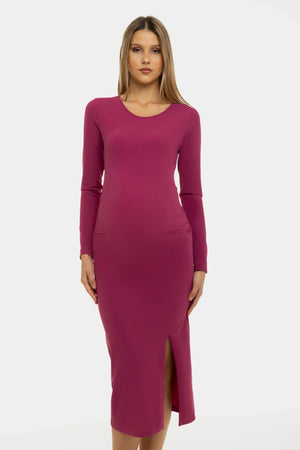 Długa sukienka ciążowa z rozcięciem – w kolorze malinowym