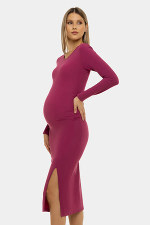 Długa sukienka ciążowa z rozcięciem – w kolorze malinowym