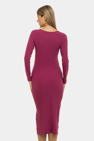 Długa sukienka ciążowa z rozcięciem – w kolorze malinowym