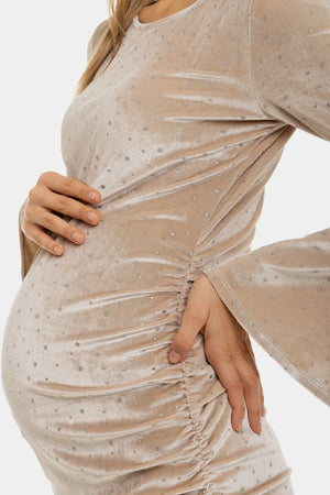 Błyszcząca welurowa sukienka z marszczeniami - beżowa