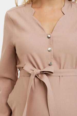 Elastyczna sukienka ciążowa i do karmienia – pudrowa