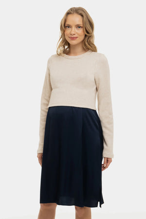 Satynowa sukienka z swetrem ciążowa i do karmienia – granatowa