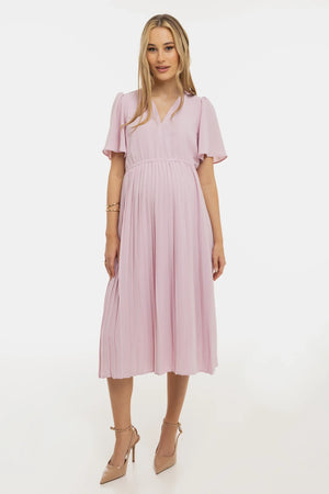 Plisowana elegancka sukienka ciążowa – jasnoróżowa