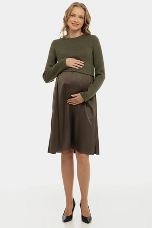 Satynowa sukienka z swetrem ciążowa i do karmienia – khaki