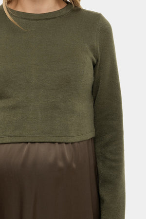 Satynowa sukienka z swetrem ciążowa i do karmienia – khaki