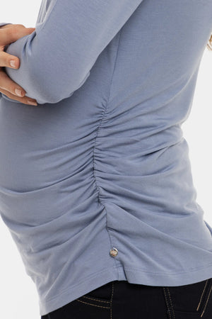 Miękka bluzka ciążowa z marszczeniami z modalu – niebieska