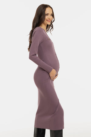 Bawełniana prążkowana sukienka ciążowa i do karmienia – pudrowego różu