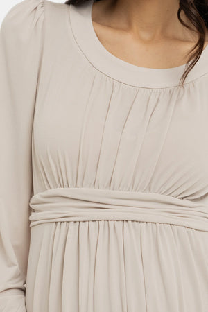 Elegancka sukienka ciążowa z marszczeniami - beżowa