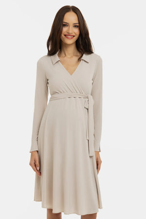 Zwiewna sukienka ciążowa i do karmienia z kopertowym przodem – beżowa
