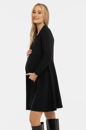 Elastyczna sukienka z napami - czarna