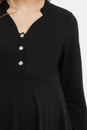 Elastyczna sukienka z napami - czarna