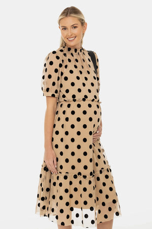 Zwiewna sukienka ciążowa z tiulu w kropki – beżowa
