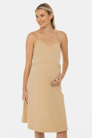 Zwiewna sukienka ciążowa z tiulu w kropki – beżowa