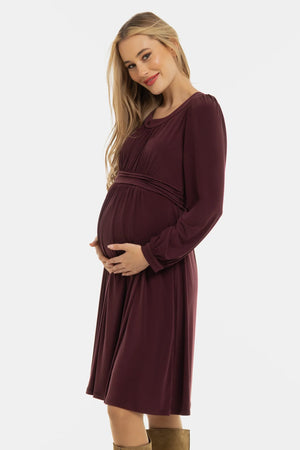 Elegancka sukienka ciążowa z marszczeniami - bordowa