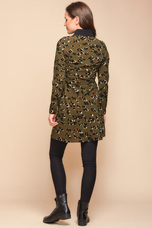 Sukienka ciążowa i do karmienia we wzór z kołnierzykiem