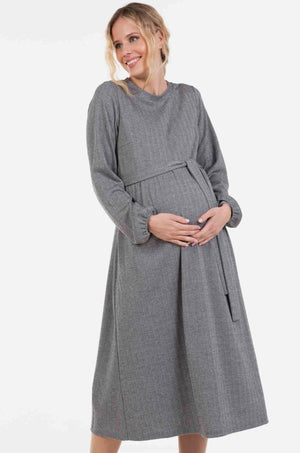 Elegancka długa sukienka ciążowa we wzór w jodełkę