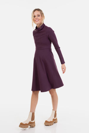 Rozkloszowana sukienka ciążowa i do karmienia z golfem - bordowa