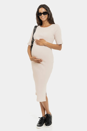 Bawełniana prążkowana sukienka ciążowa i do karmienia – beżowa