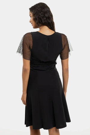 Elegancka czarna sukienka ciążowa i do karmienia w kropki