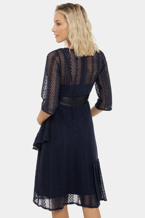 Elegancka długa koronkowa sukienka ciążowa - granatowa