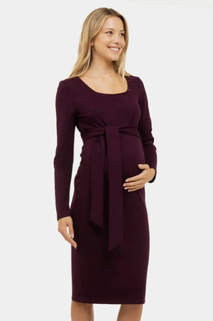 Elegancka długa sukienka ciążowa z szerokim paskiem w kolorze bordowym