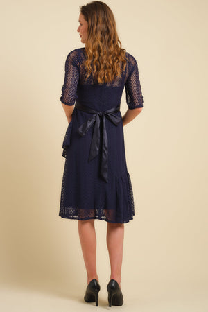 Elegancka długa koronkowa sukienka ciążowa - granatowa