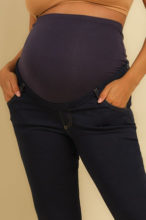 Dopasowane elastyczne jeansy ciążowe